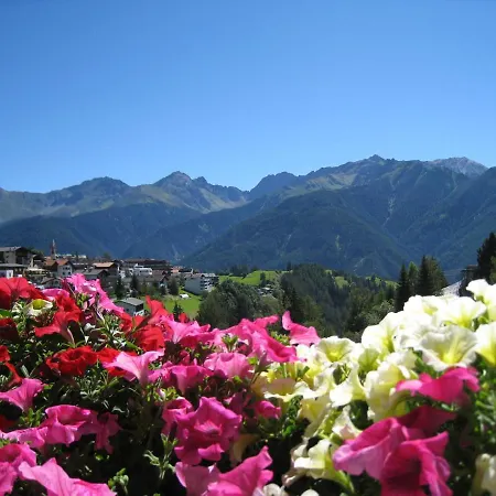 بيت ضيافة Laerchenhof *